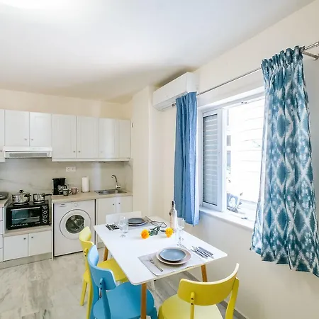 Chania Flat With Venezian Port View